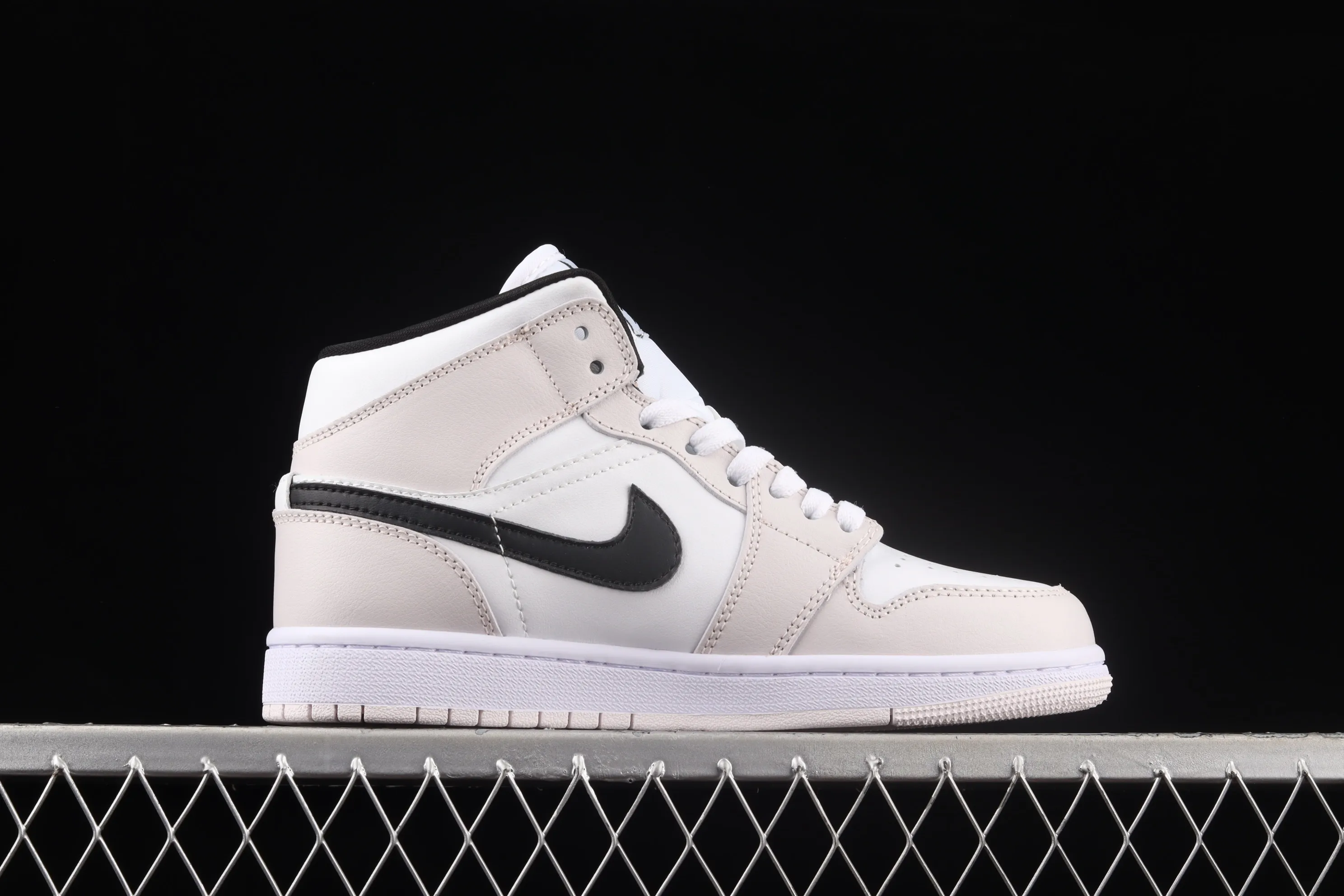 All categories Air Jordan Jordan series basketball shoes Air Jordan 1 Mid Different versions Air Jordan 1 Mid SE AJ1 Joe 1 white pink black hook Zhongbang basketball shoes BQ6472-500